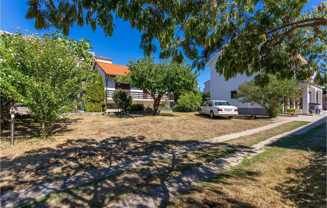 Beautiful Apartment In Jurandvor With Kitchen